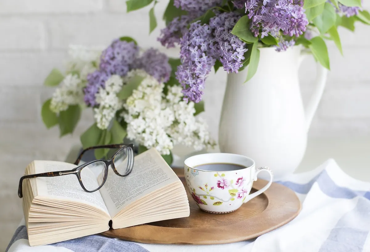 A Publication Day Checklist for UK Authors: From Stock Checks to Social Posts